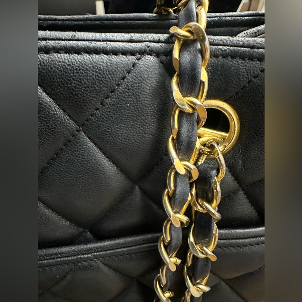 Chanel Lambskin Tote Authentic COA - Picture 14 of 16